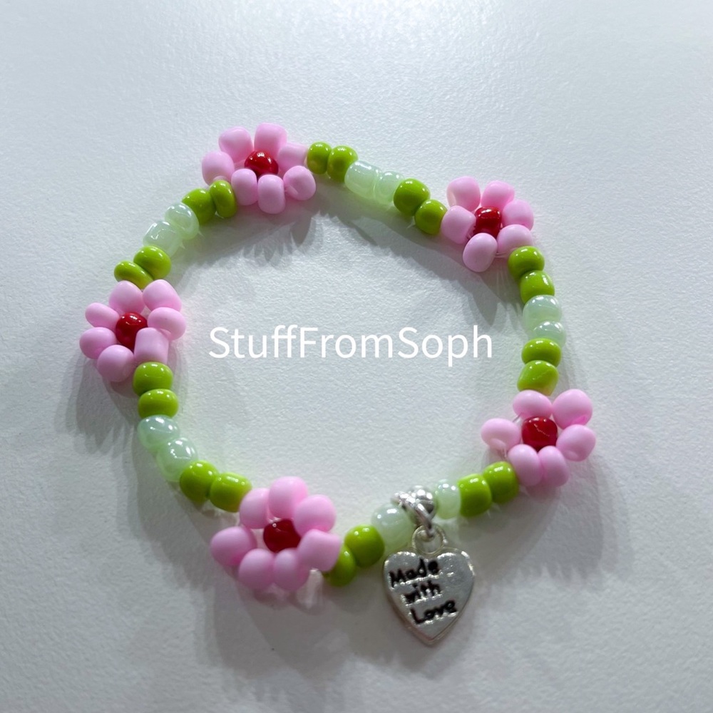 Beaded daisy bracelet